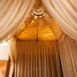 Im Hotel La Maison Nomade in Marrakesch das Himmelbett im Zimmer Esperanza