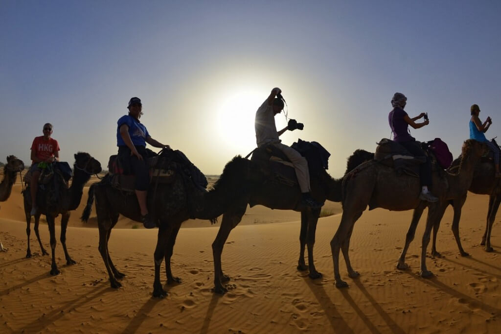 Mit dem Riad La Maison Nomade auf  Dromedaren in das Wüstenbiwak