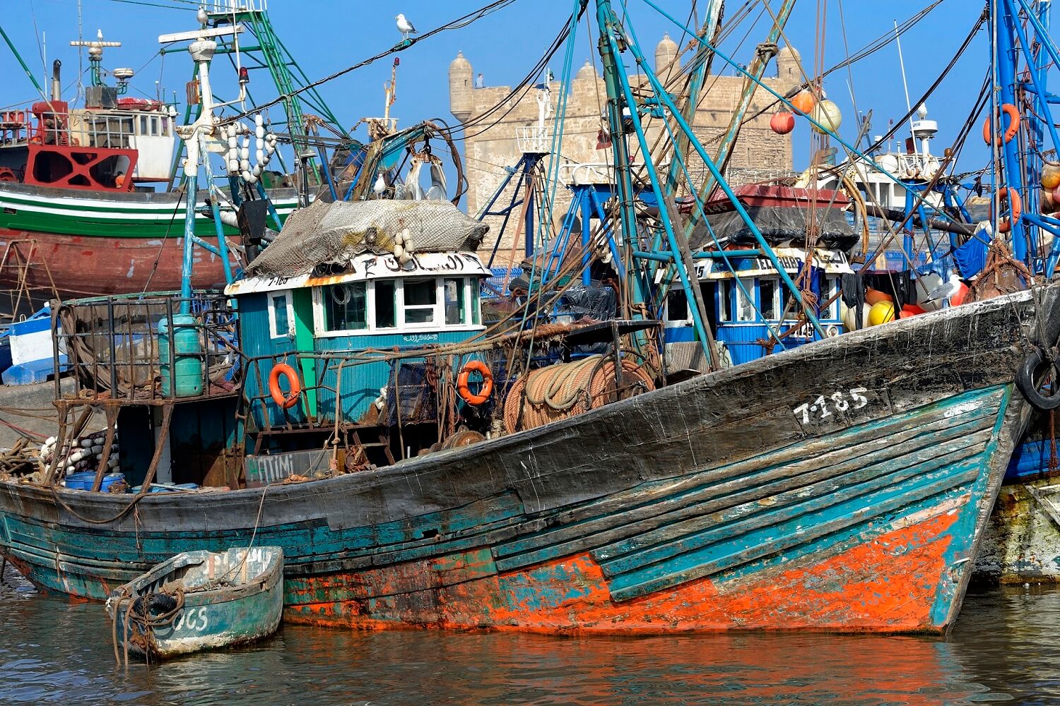 Fischerboote im alten Hafen von Essaouira