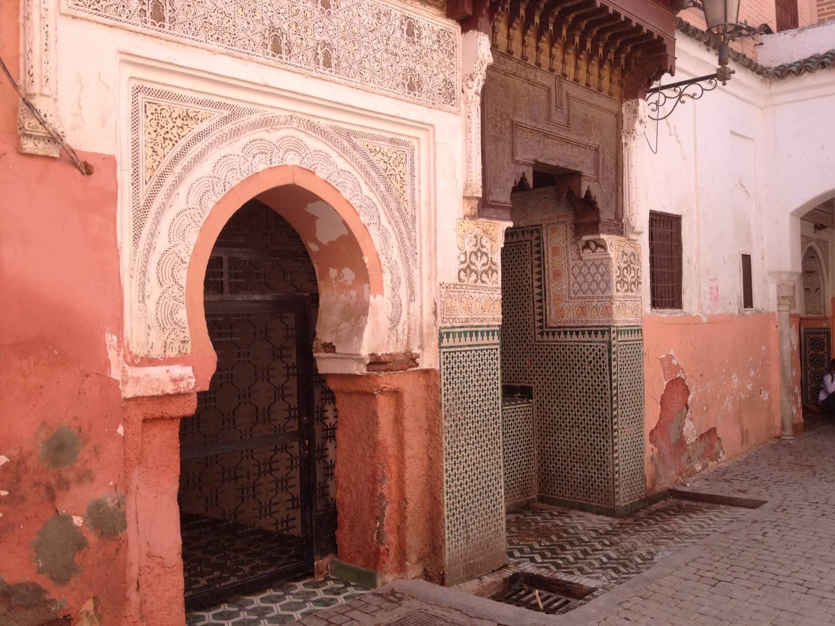 nordeingang der Zaouia Sidi Benslimane in der Nähe vom Hotel in Marrakesch La Maison Nomade