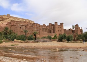 Mit dem Riad La Maison Nomade vorbei an der Kasbah Ait Benhaddou in die Wüste Erg Chegaga