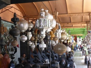 Mit dem Hotel La Maison Nomade in Marrakesch zum Platz der Lampenmacher