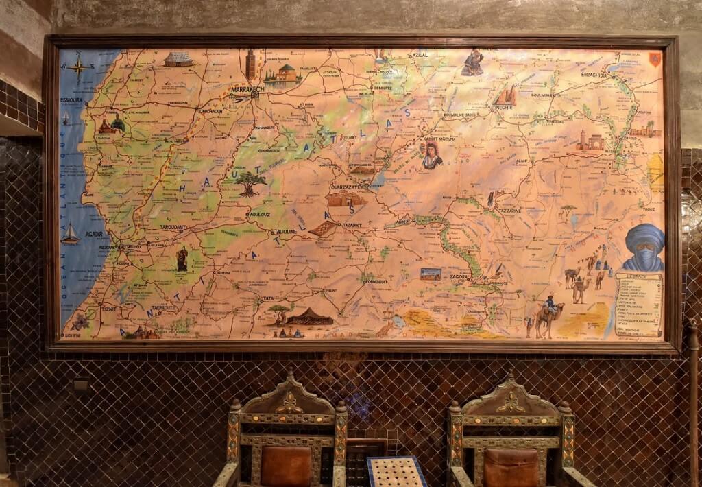 Landkarte zur individuellen Reiseplanung in der Rezeption vom Riad La Maison Nomade
