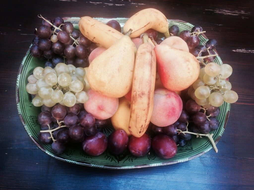 jeden Tag zum Frühstück frisches Obst im Riad La Maison Nomade in Marrakesch