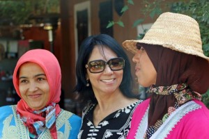 Safranpflückerinnen und die Hotelmanagerin vom Riad La Maison Nomade
