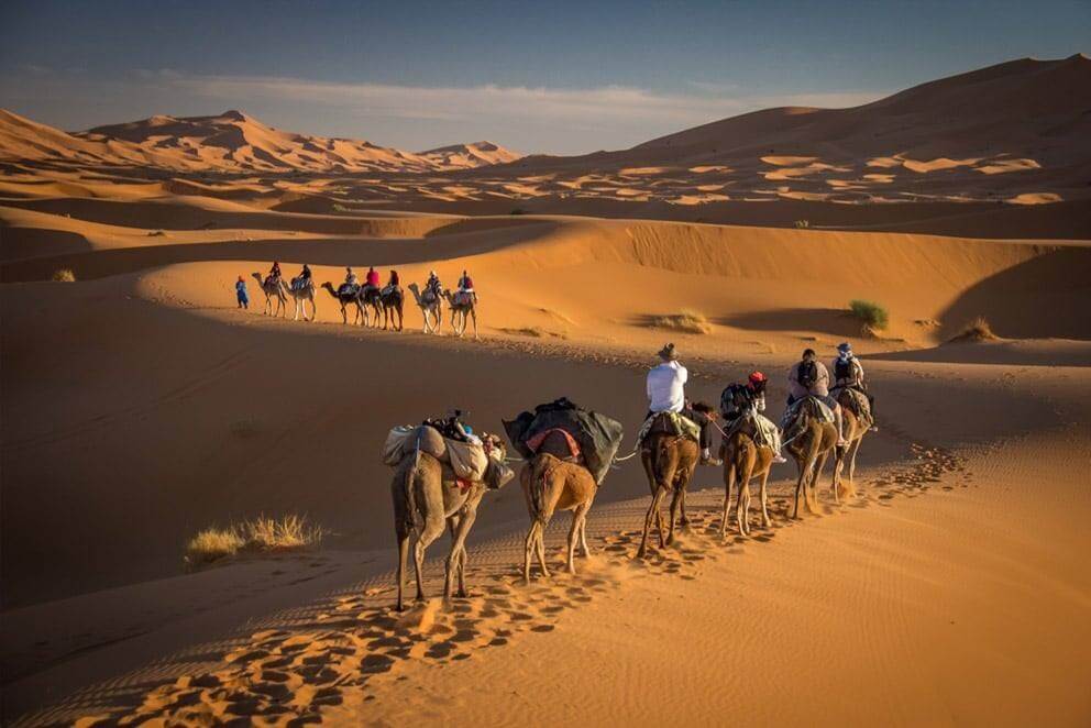 Dromedartrekking in der Wüste mit dem Hotel La Maison Nomade Marrakesch