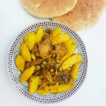 Hühnchen mit Kartoffeln und Oliven, eine Spezialität der Restaurantküche des Riad La Maison Nomade in Marrakesch