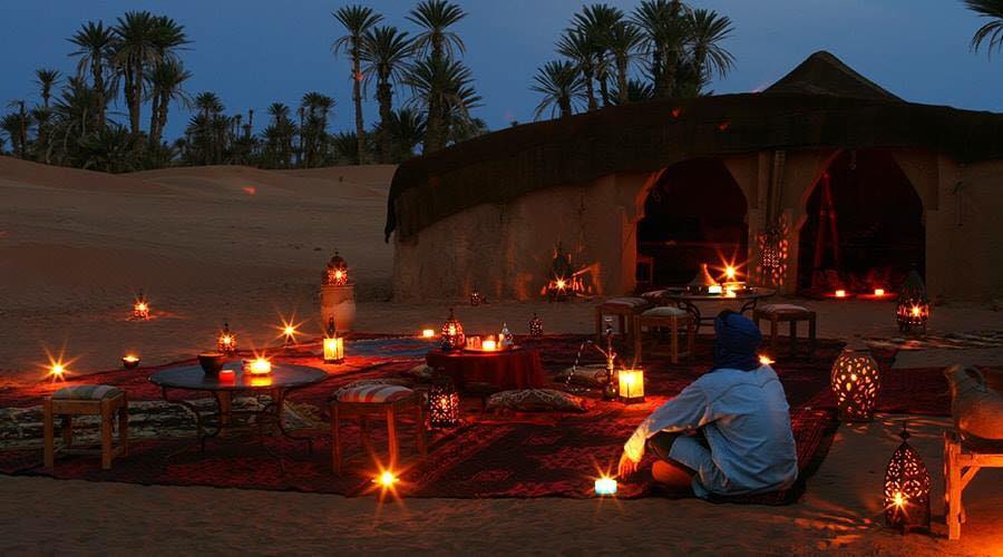Biwakstimmung in der Wüste Erg Chegaga mit dem Hotel La Maison Nomade Marrakesch